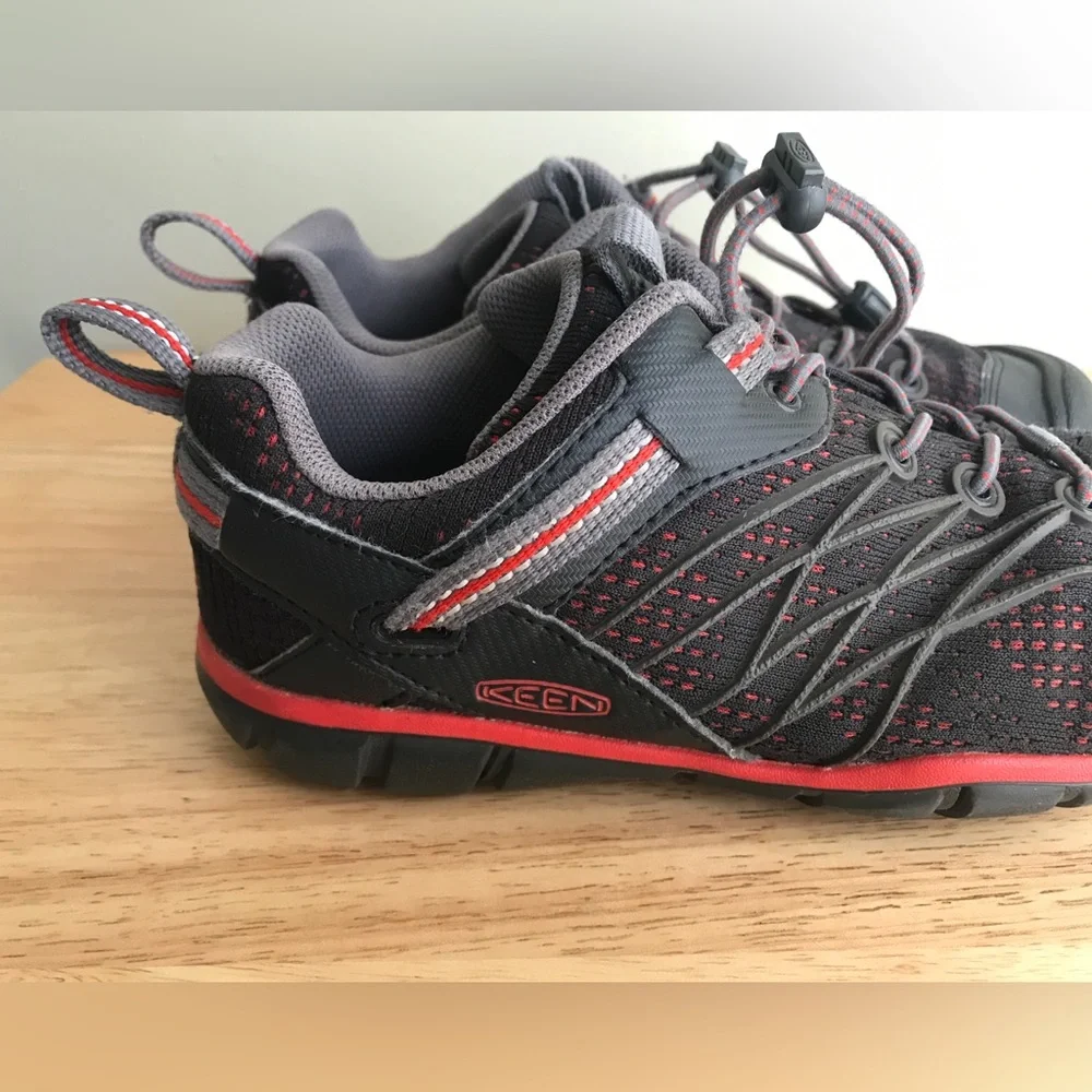 Keen Waterproof Shoes Big Kids Size: US 2 EUR 34 CM 21